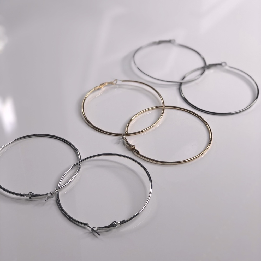 bundle of 3 pairs of hoop earrings